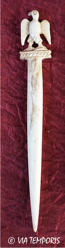 ROMAN BONE HAIRPIN OR STYLUS - EAGLE WITH SPREAD WINGS 2