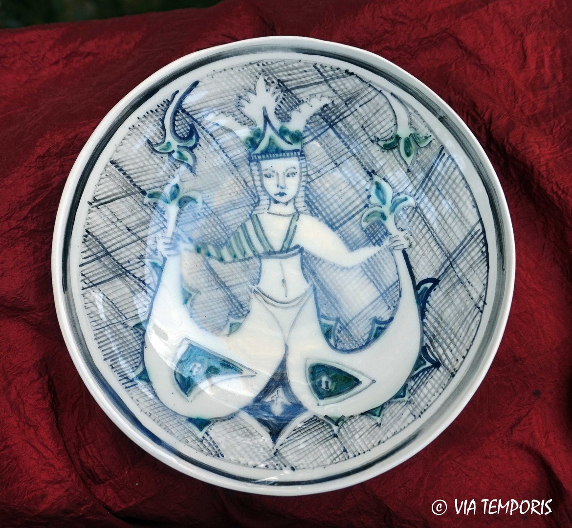 MEDIEVAL POTTERY - MAJOLICA PLATE WITH WOMAN DECOR  2