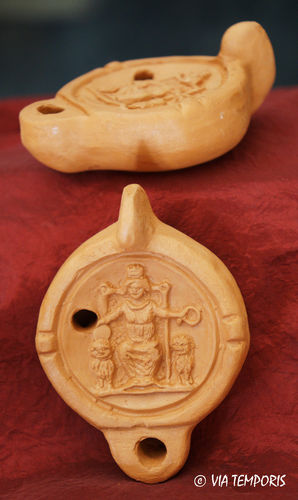 GALLO-ROMAN OIL LAMP WITH THE GODDESS CYBELE