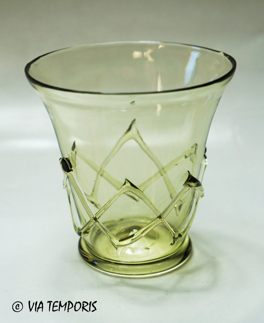 GALLO-ROMAN GLASSWARE - CUP WITH DIAMOND DECORATION