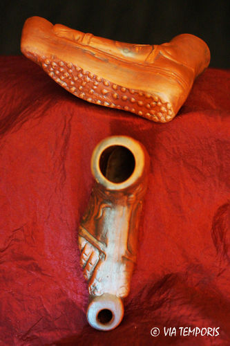 ROMAN OIL LAMP WITH CALIGAE FORM