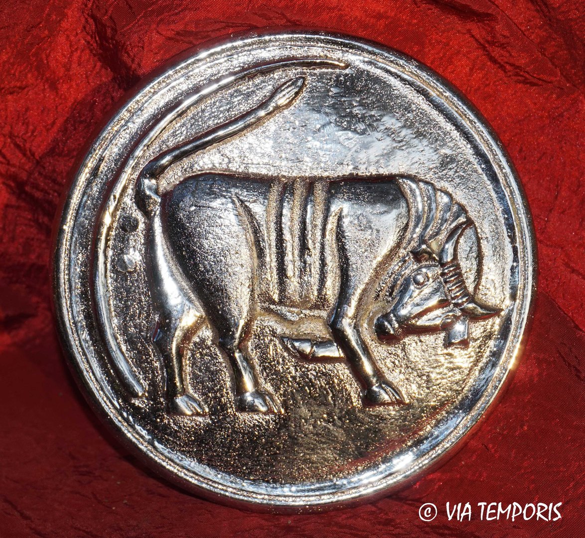 SILVER PLATED PHALERA WITH DECOR OF BULL AT RIGHT