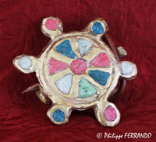 ANCIENT JEWERLY - ENAMELLED CIRCULAR FIBULA WITH 6 SATELLITES ON THE EDGES