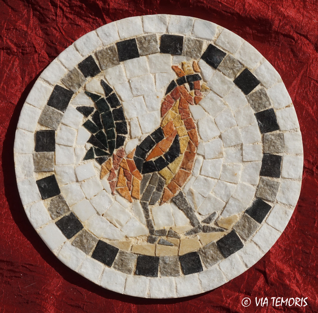 ROMAN MOSAIC - SMALL MEDALLION WITH A ROOSTER WALKING TO RIGHT