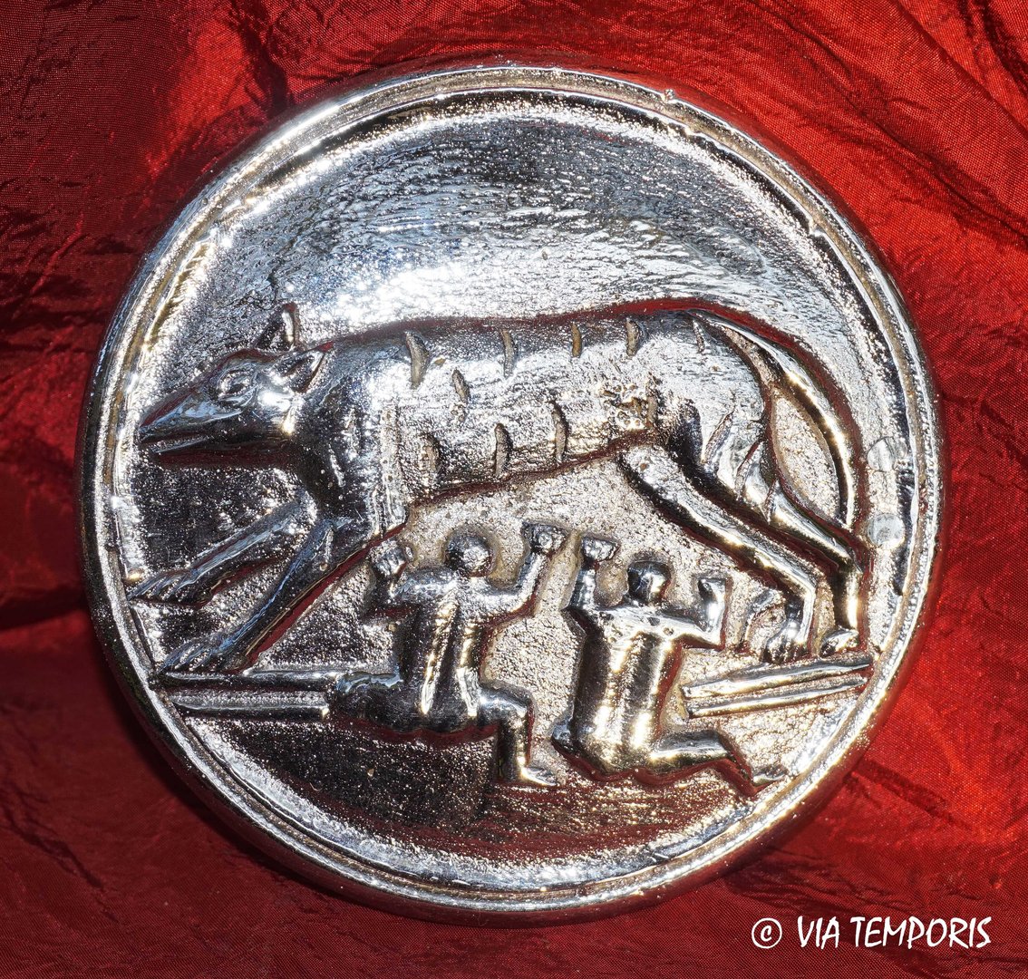 SILVER PLATED PHALERA WITH DECOR OF WOLF WITH REMUS AND ROMULUS