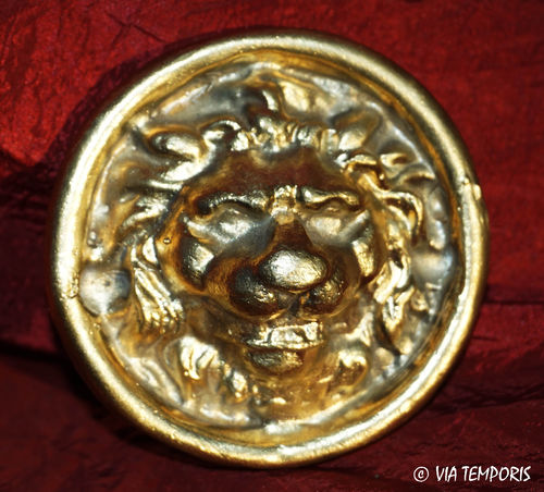BRONZE PHALERA DECORATED WITH A HEAD OF LION