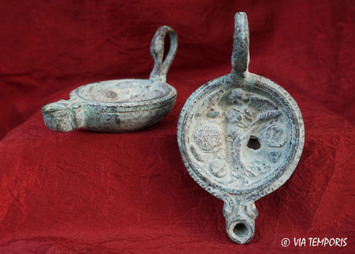 BRONZE ROMAN OIL LAMP WITH VICTORY DECOR FOR THE WISHES