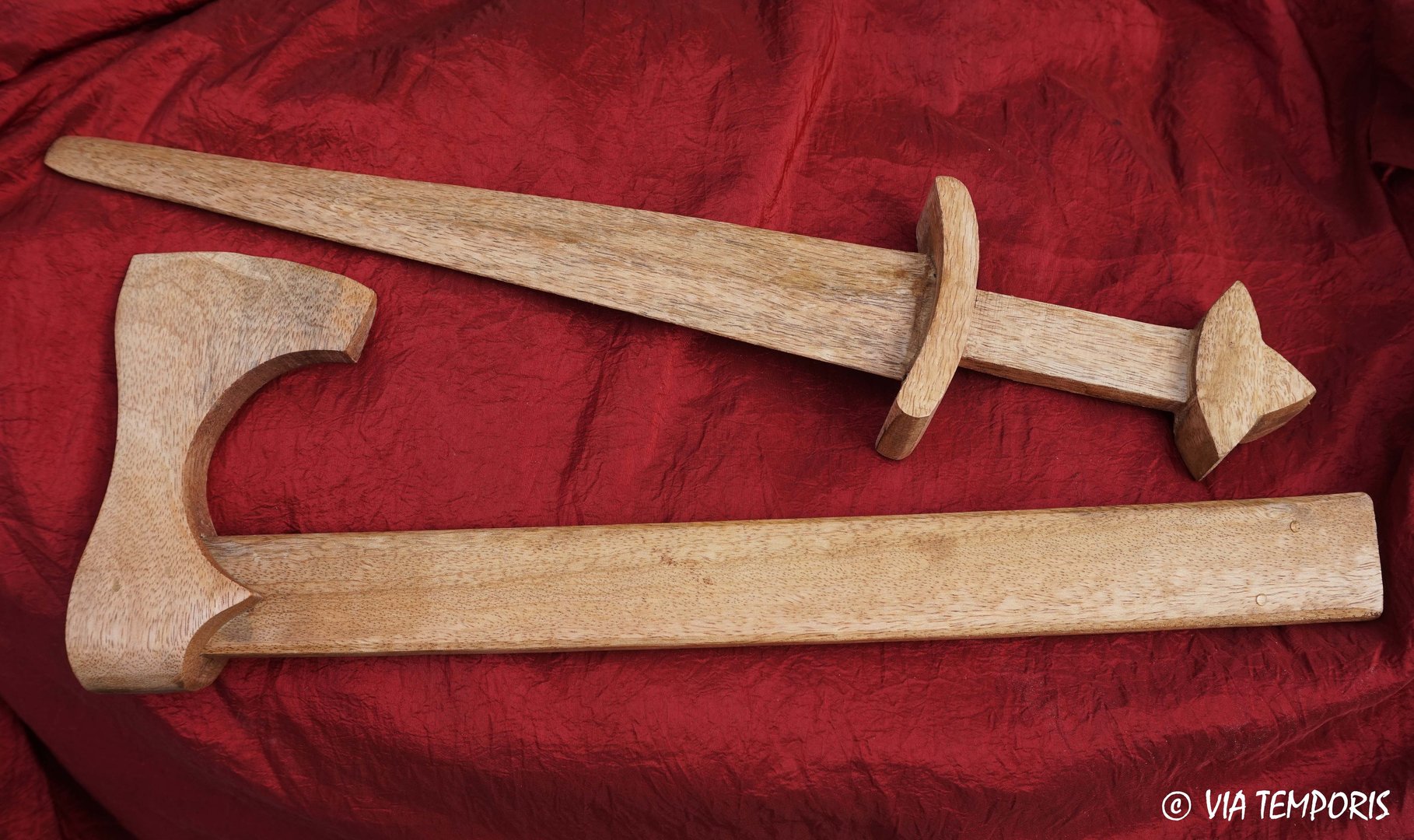 LOT OF SMALL WOODEN GLADIUS AND AXE FOR CHILDREN