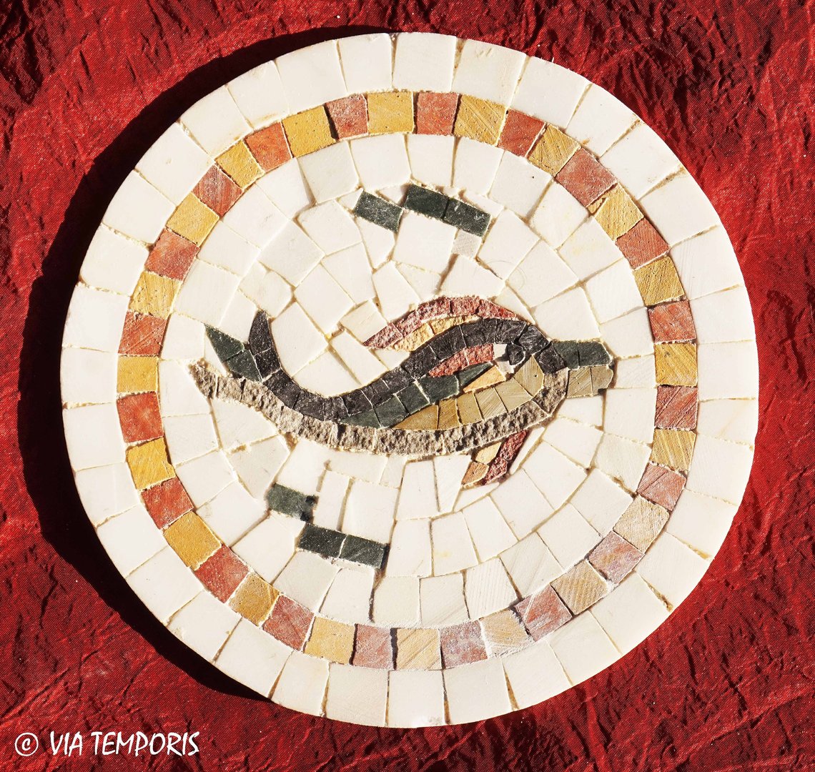 ROMAN MOSAIC - SMALL MEDALLION WITH A DOLPHIN - ROUND FORM