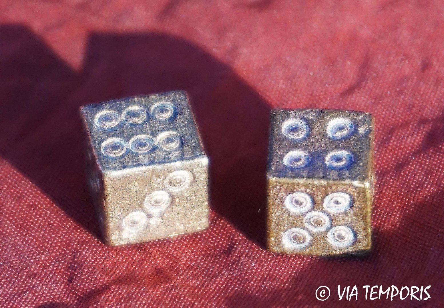 SET OF TWO ROMAN BRONZE DICES - REPRODUCTION