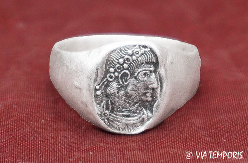 ANCIENT JEWERLY - ROMAN RING WITH BUST OF CONSTANTIUS II