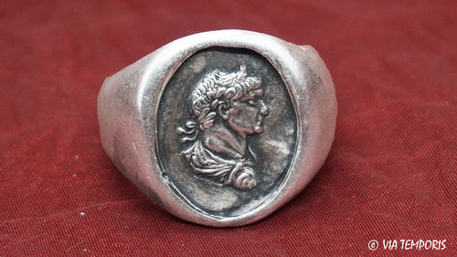 ANCIENT JEWERLY - ROMAN SILVER RING WITH BUST OF TRAIANUS - MOD. 2