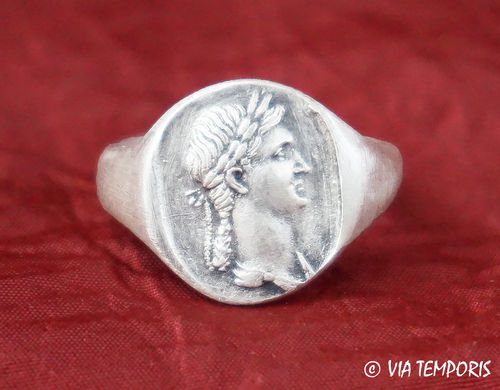 ANCIENT JEWERLY - ROMAN RING WITH HEAD OF AUGUSTUS