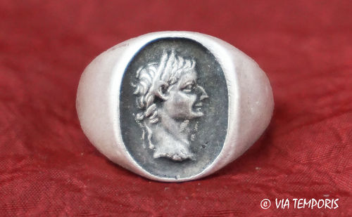 ANCIENT JEWERLY - SILVER ROMAN RING WITH HEAD OF TIBERE