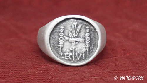 ANCIENT JEWERLY - ROMAN SILVER RING FOR LEGIO VI - MILITARY SIGNS