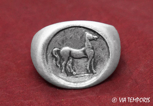 ANCIENT JEWERLY - ROMAN SILVER RING WITH A HORSE