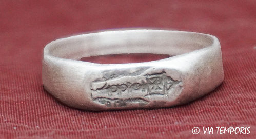 ANCIENT JEWERLY - ROMAN SILVER RING WITH A ROMAN STANDARD