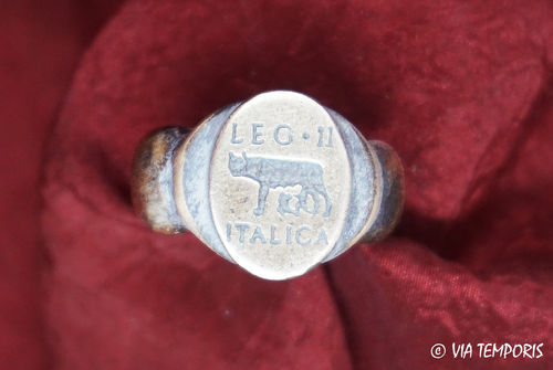 ANCIENT JEWERLY - ROMAN BRONZE RING FOR THE LEGIO II ITALICA - WOLF