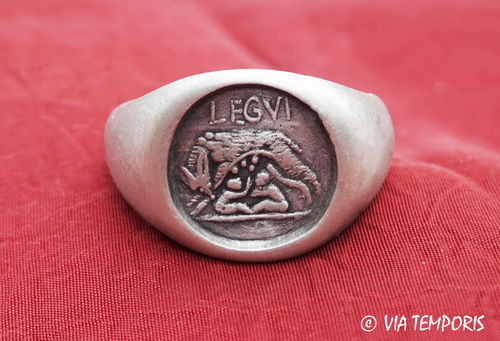 ANCIENT JEWERLY - ROMAN SILVER RING WITH SHE-WOLF FOR LEGIO VI