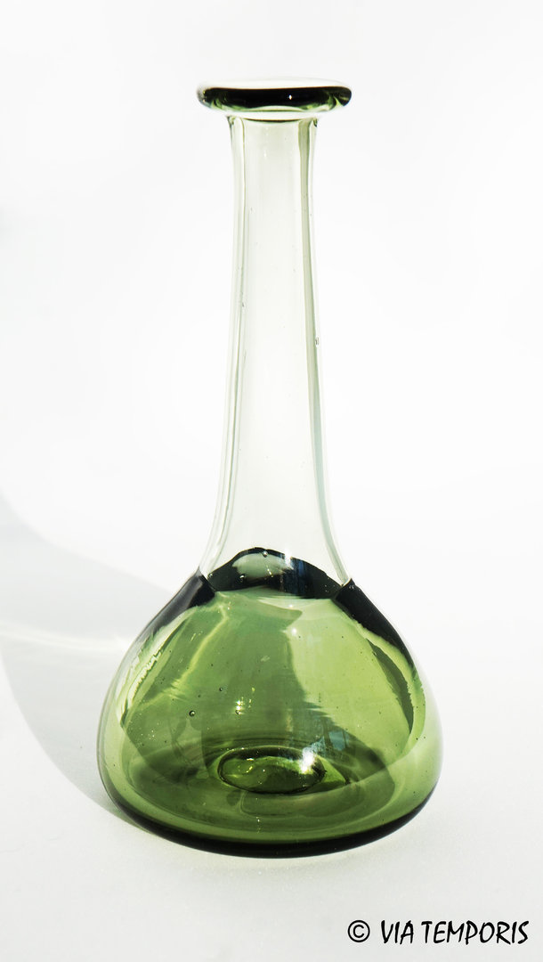 GALLO-ROMAN GLASSWARE - GREEN LACRYMATORY BOTTLE - HEIGHT 11,5 CM