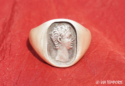 ANCIENT JEWERLY - ROMAN RING WITH HEAD OF AUGUSTUS MOD 3