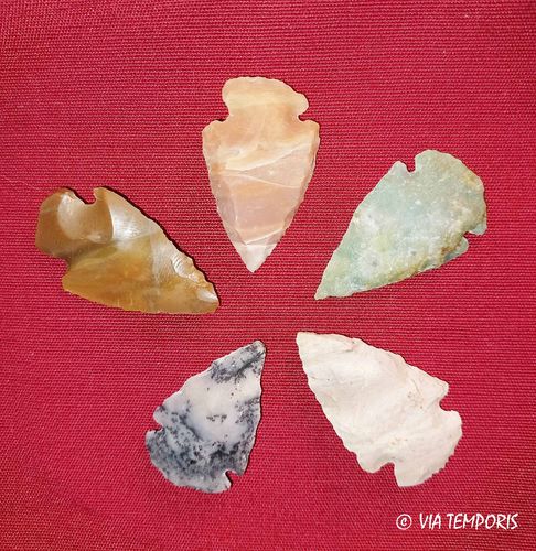 PREHISTORY - SET OF 5 AGATE ARROWHEADS BETWEEN 3 AND 4 CM