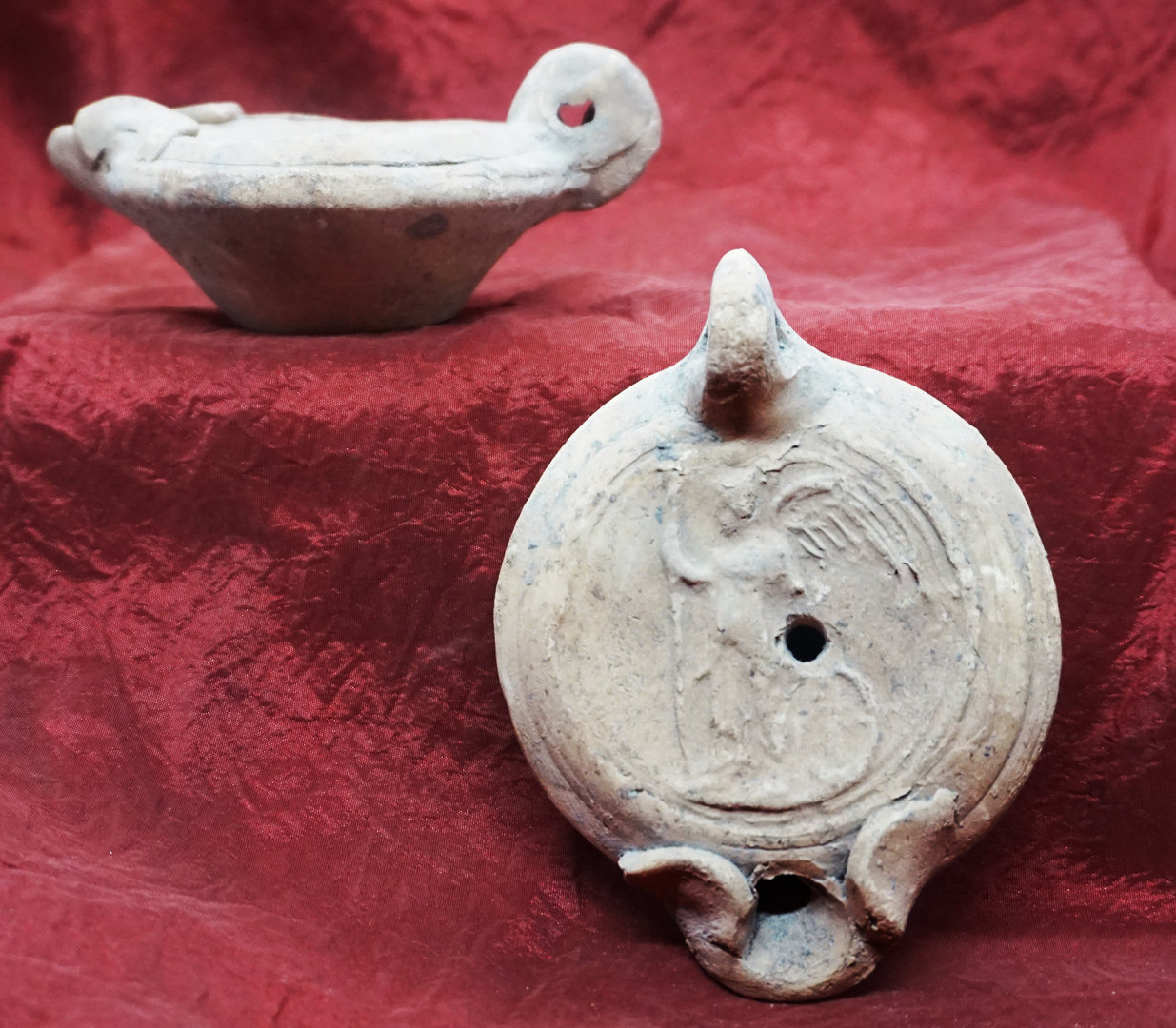GALLO-ROMAN OIL LAMP WITH WINGED VICTORY AT LEFT MOD II